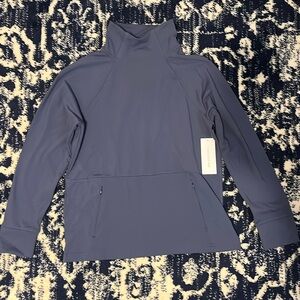 Yogaliciois Lux pullover NWT